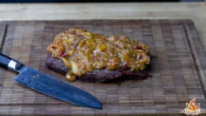 Flanksteak mit Pfirsich-Papaya-Topping