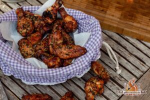 Umami BBQ Chicken Wings vom Holzkohlegrill