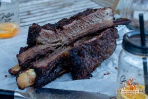 dry aged Beef Short Ribs vom Holzkohlegrill