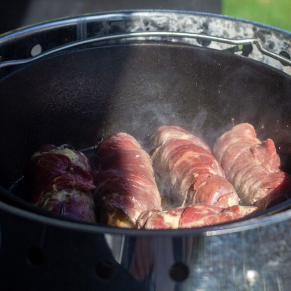 Rinderrouladen aus dem Dutch Oven - tobiasgrillt.de