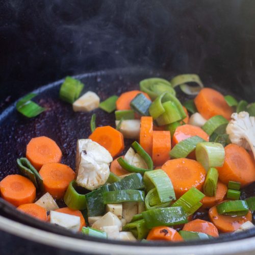 Rinderrouladen aus dem Dutch Oven - tobiasgrillt.de