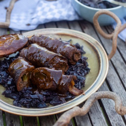 Rinderrouladen aus dem Dutch Oven - tobiasgrillt.de