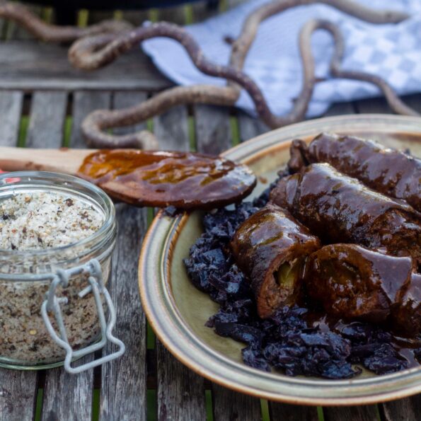 Rinderrouladen aus dem Dutch Oven - tobiasgrillt.de