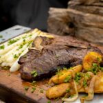Porterhouse Steak mit Bratkartoffeln und Spargel