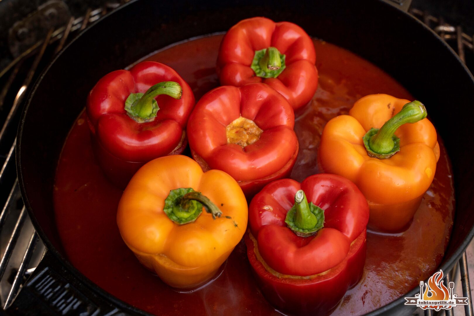 gefüllte Paprikaschoten aus dem Dutch Oven - tobiasgrillt.de