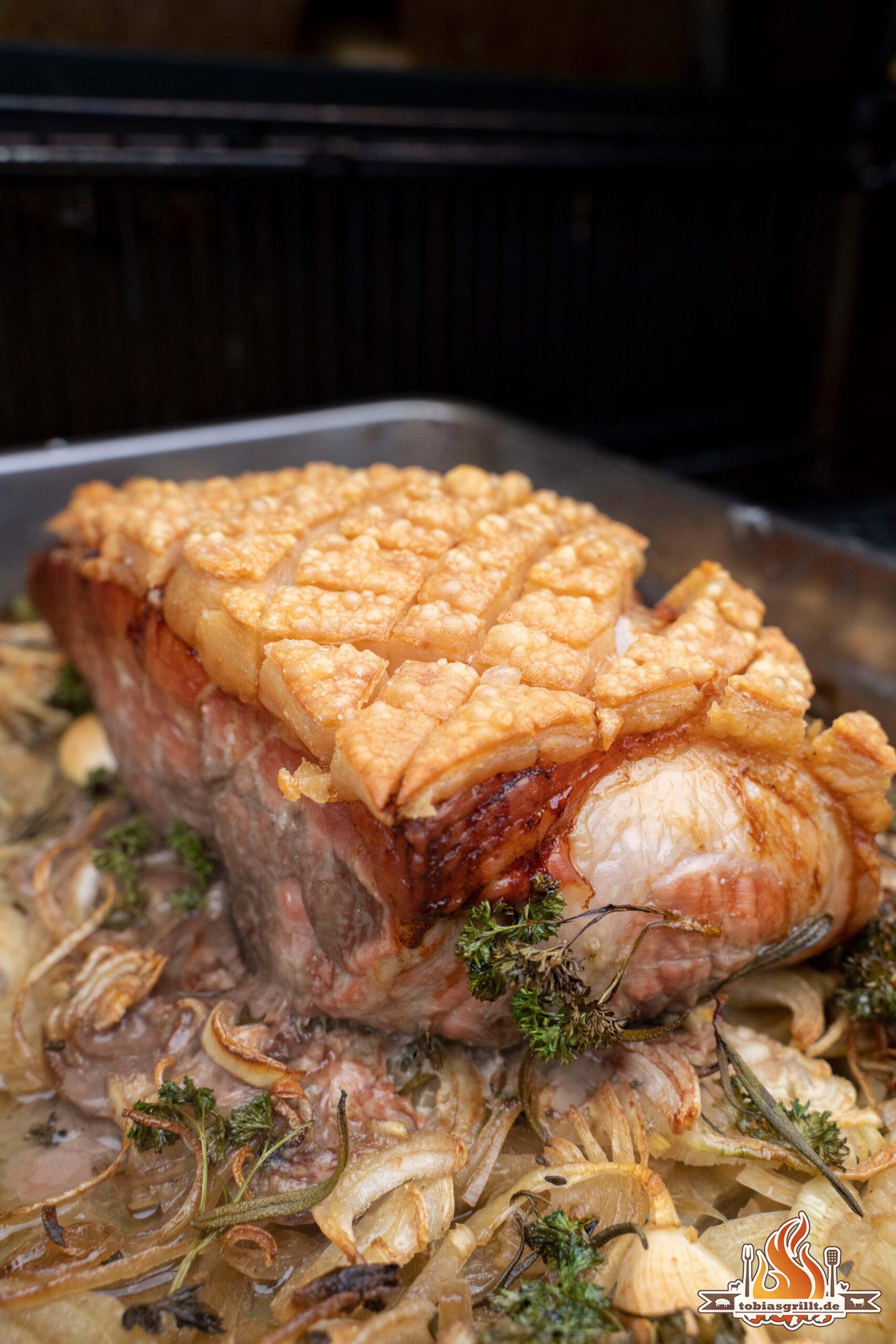 Krustenbraten im Bierbad - tobiasgrillt.de