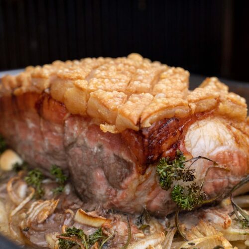 Krustenbraten im Bierbad