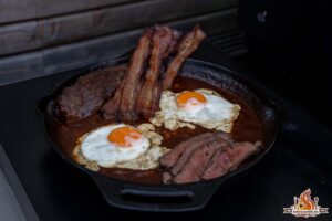 Cowboy Pfanne Deluxe – zartes Steak, knuspriger Bacon & Baked Beans