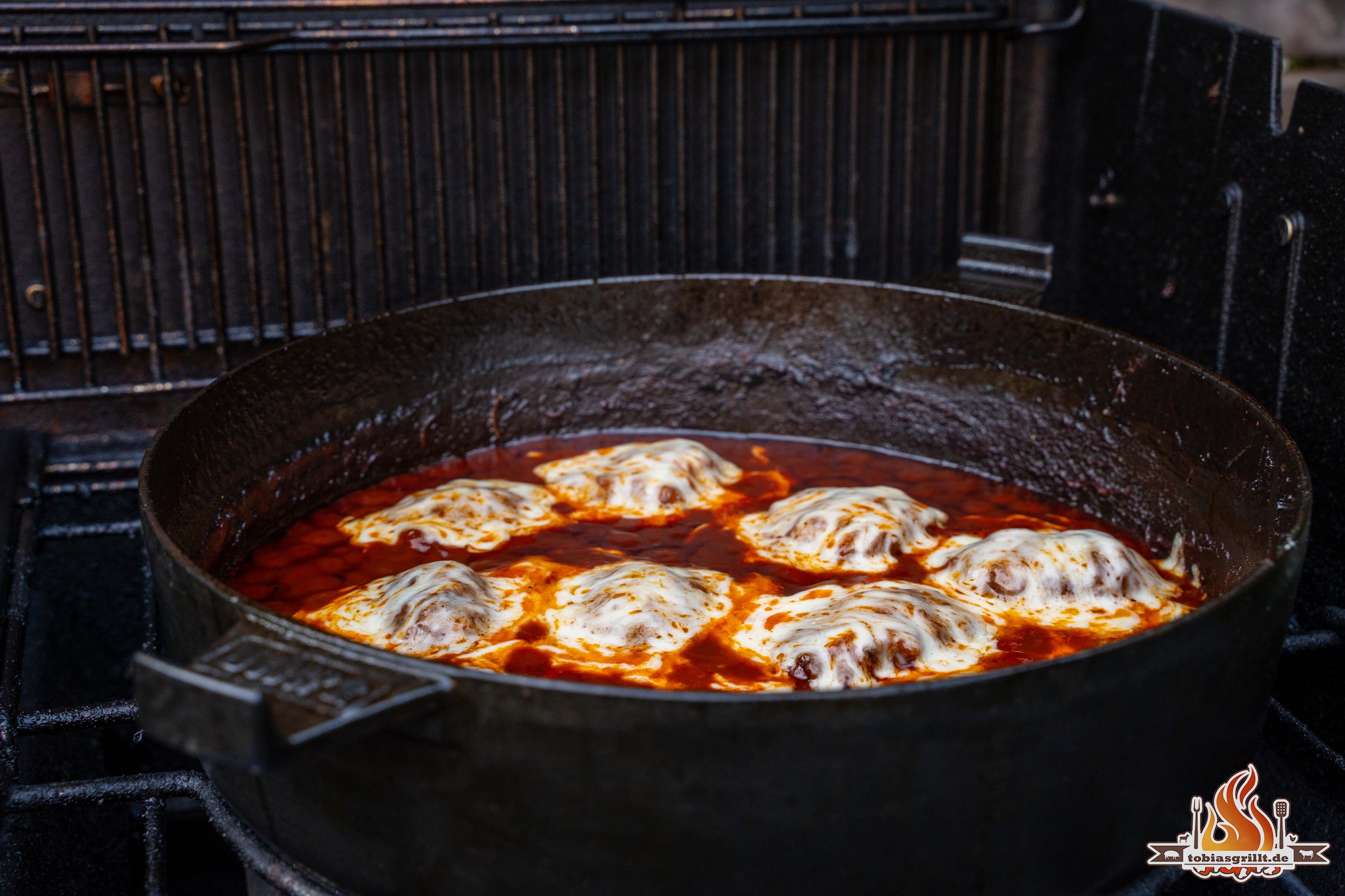 Überbackene Schweinebäckchen aus dem Dutch Oven