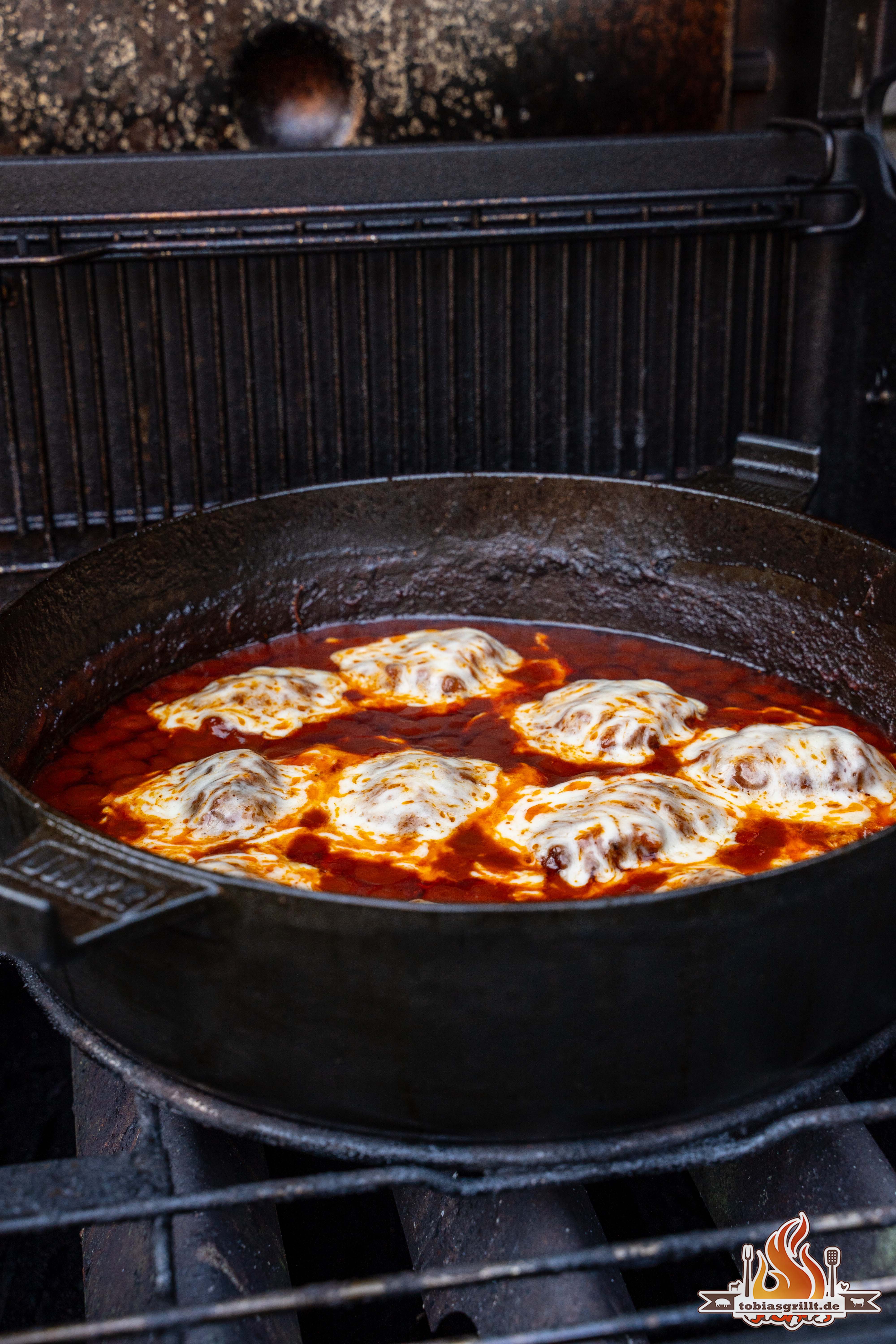 Überbackene Schweinebäckchen aus dem Dutch Oven