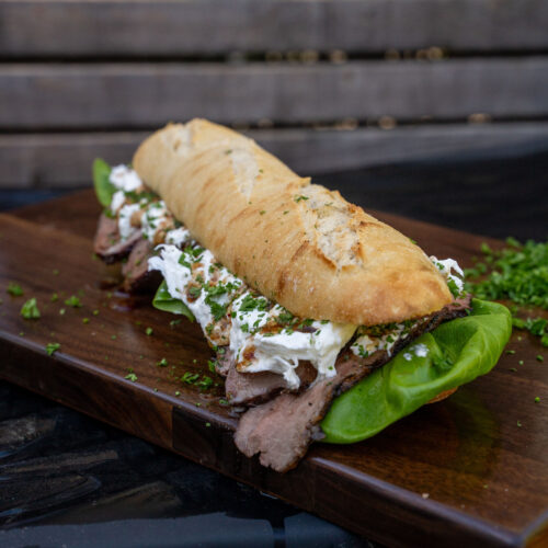 Roastbeef Baguette mit Burrata und selbstgemachtem Würzöl