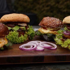 Burger-Ideen für den SuperBowl: Laugen-Bun oder Brioche? Das ultimative Rezept-Duell!