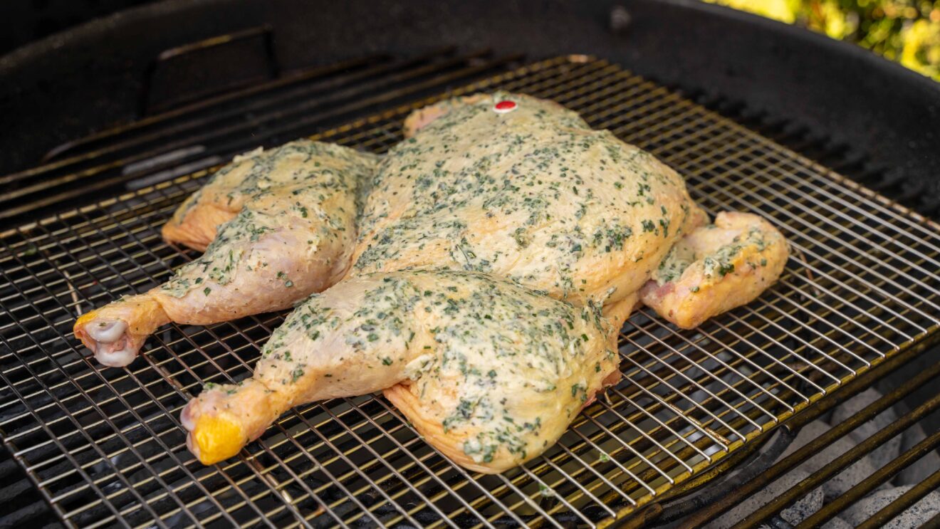 Perfekt gegrilltes Kikok-Hähnchen mit Kräuterbutter – Ein Genuss vom ...