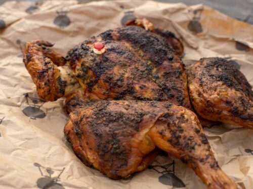 perfekt gegrilltes Kikok-Hähnchen mit Kräuterbutter