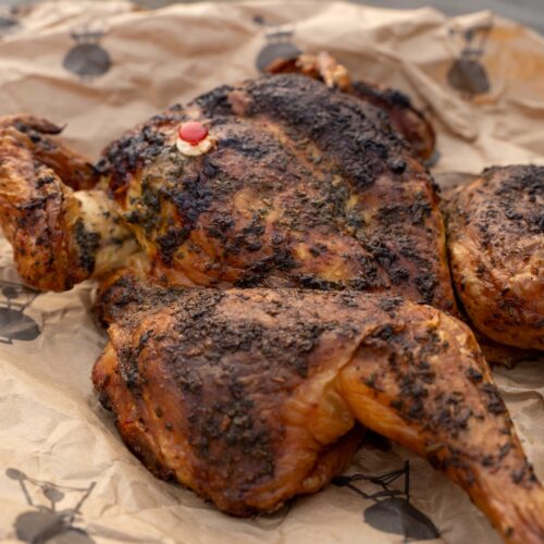 perfekt gegrilltes Kikok-Hähnchen mit Kräuterbutter