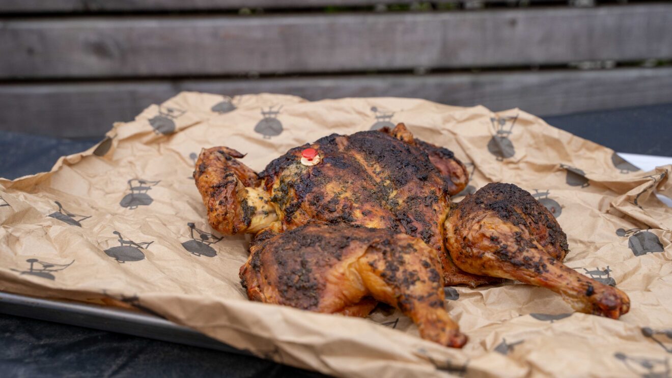 Perfekt gegrilltes Kikok-Hähnchen mit Kräuterbutter – Ein Genuss vom ...