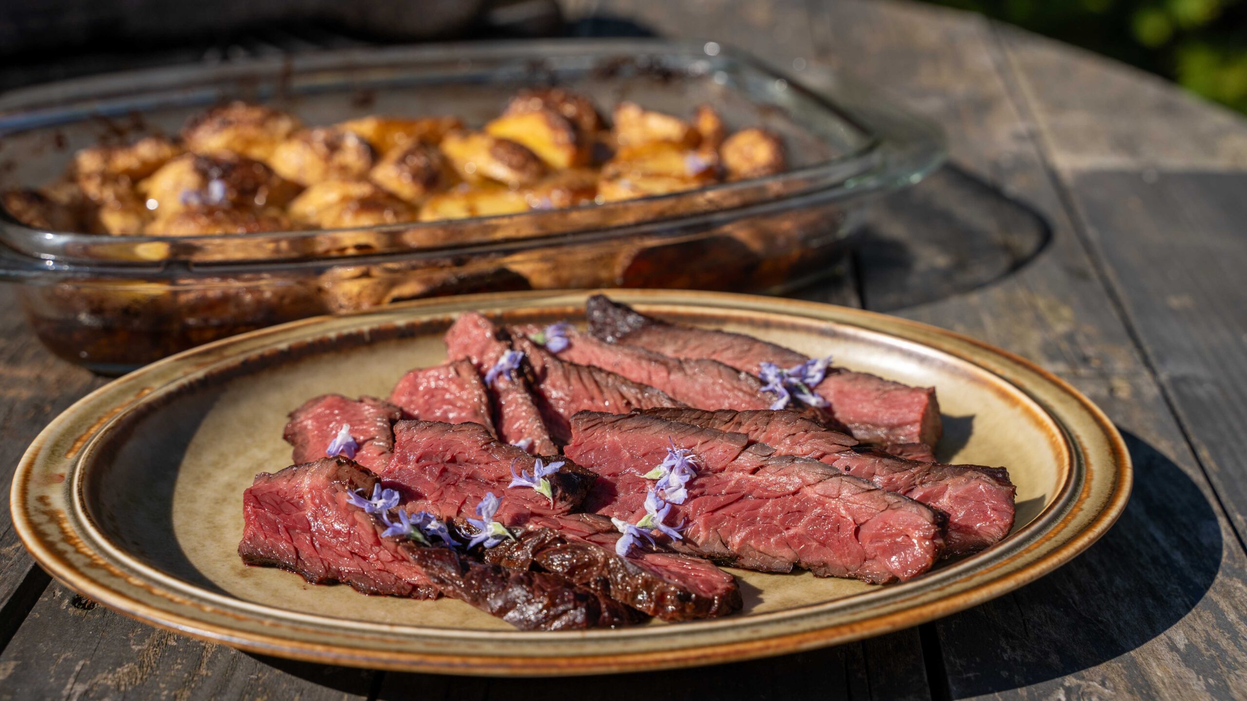 Onglet mit Rosmarin Mayo Kartoffeln