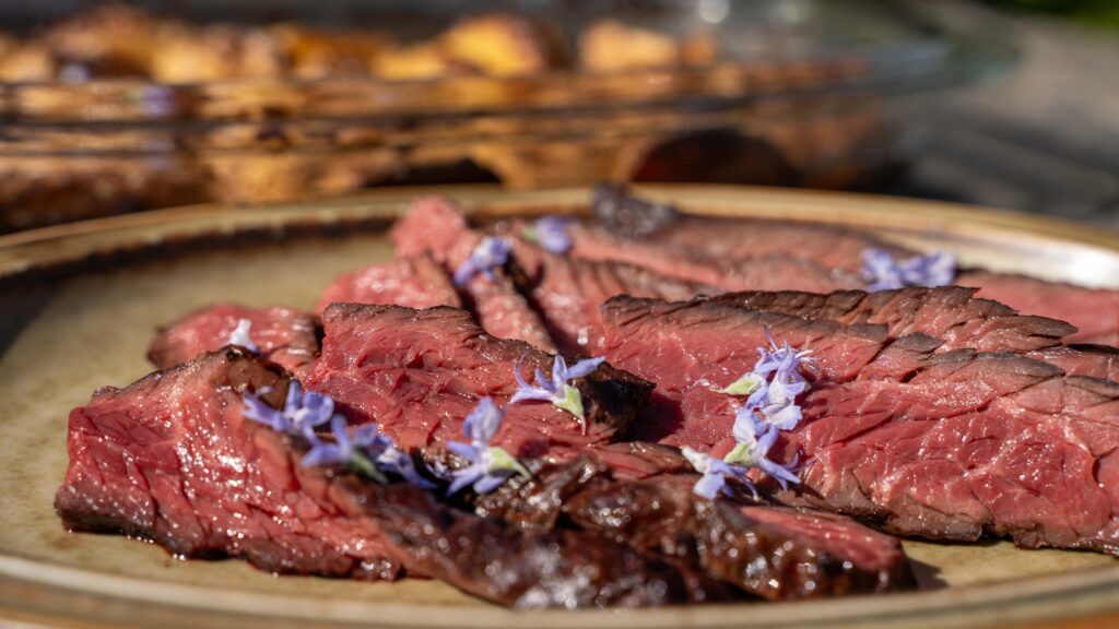 Onglet mit Rosmarin Mayo Kartoffeln