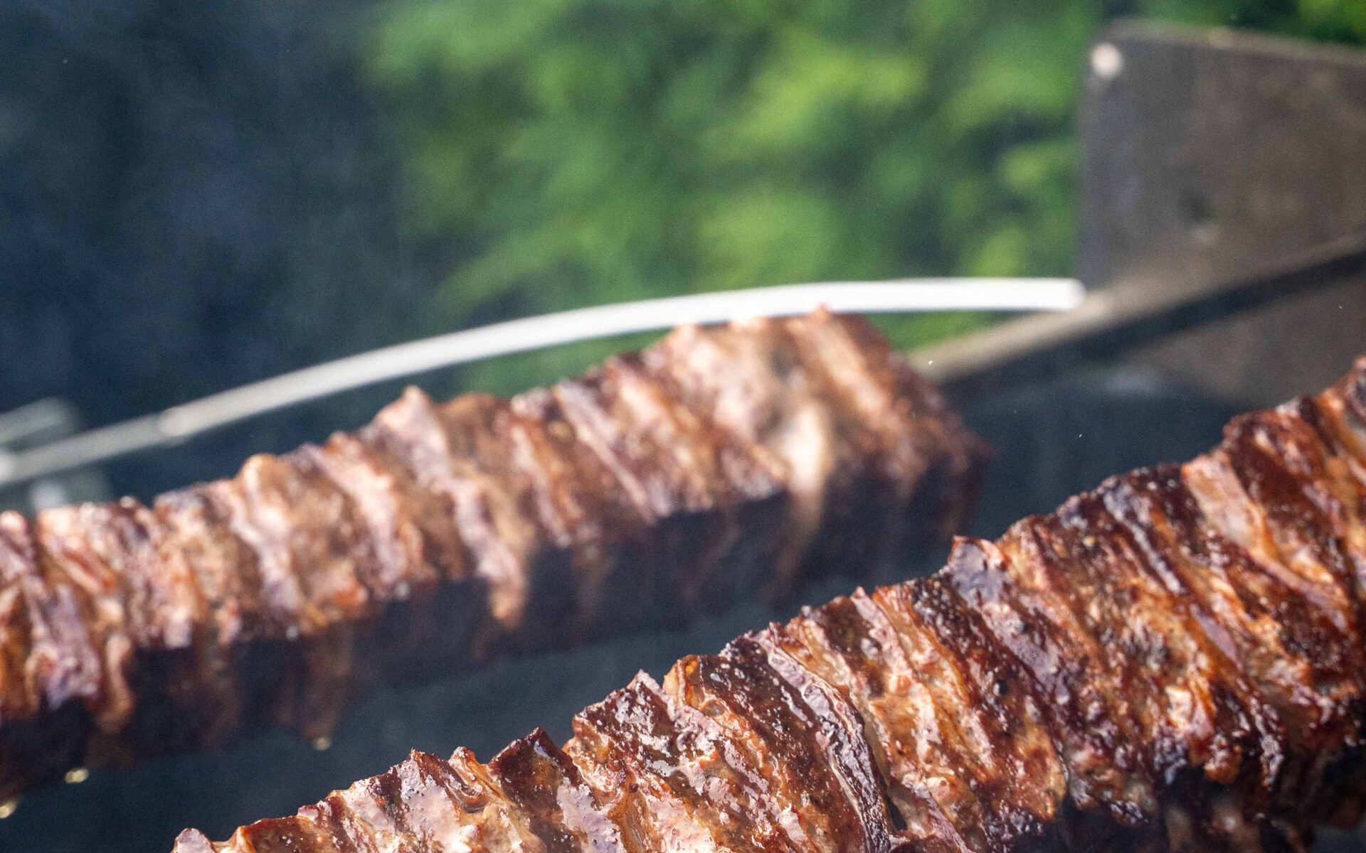 geschichtete Picanha Spieße mit Hack und Lado vom Holzkohlegrill – So grillst du saftige Fleischspieße mit WOW-Effekt