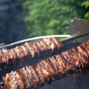 Geschichtete Picanha Spieße mit Hack und Lado vom Holzkohlegrill
