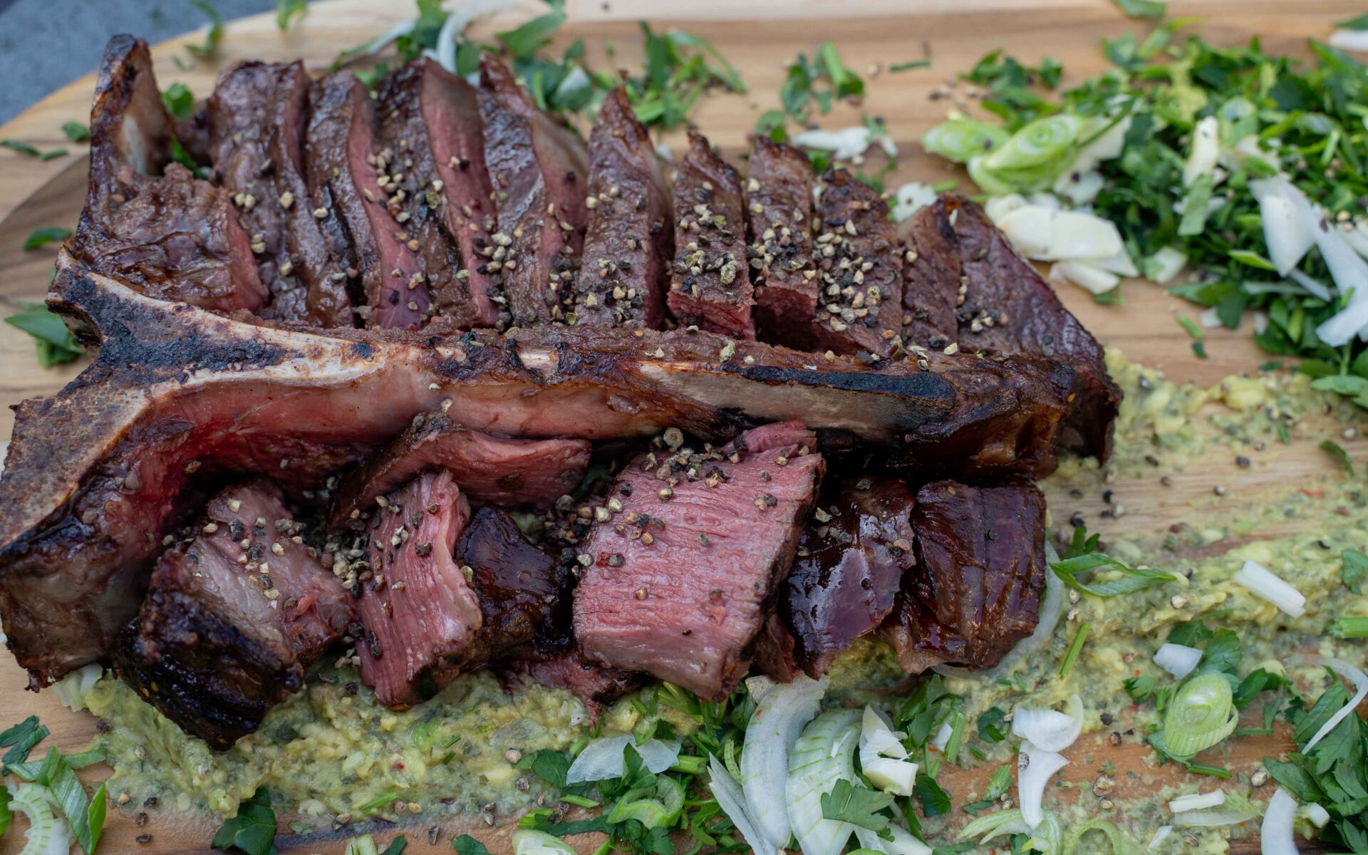 T-Bone Steak mit Avocado-Creme – Das perfekte Steak vom Grill