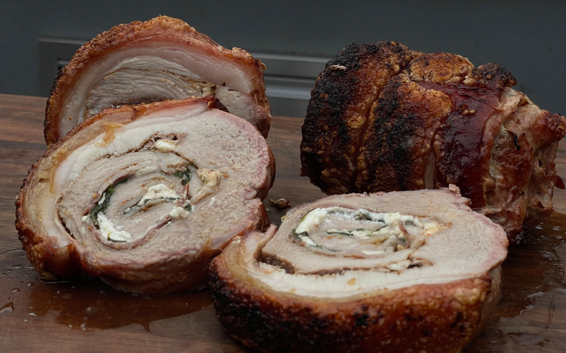 Spießkruste – der gefüllte Krustenbraten vom Drehspieß