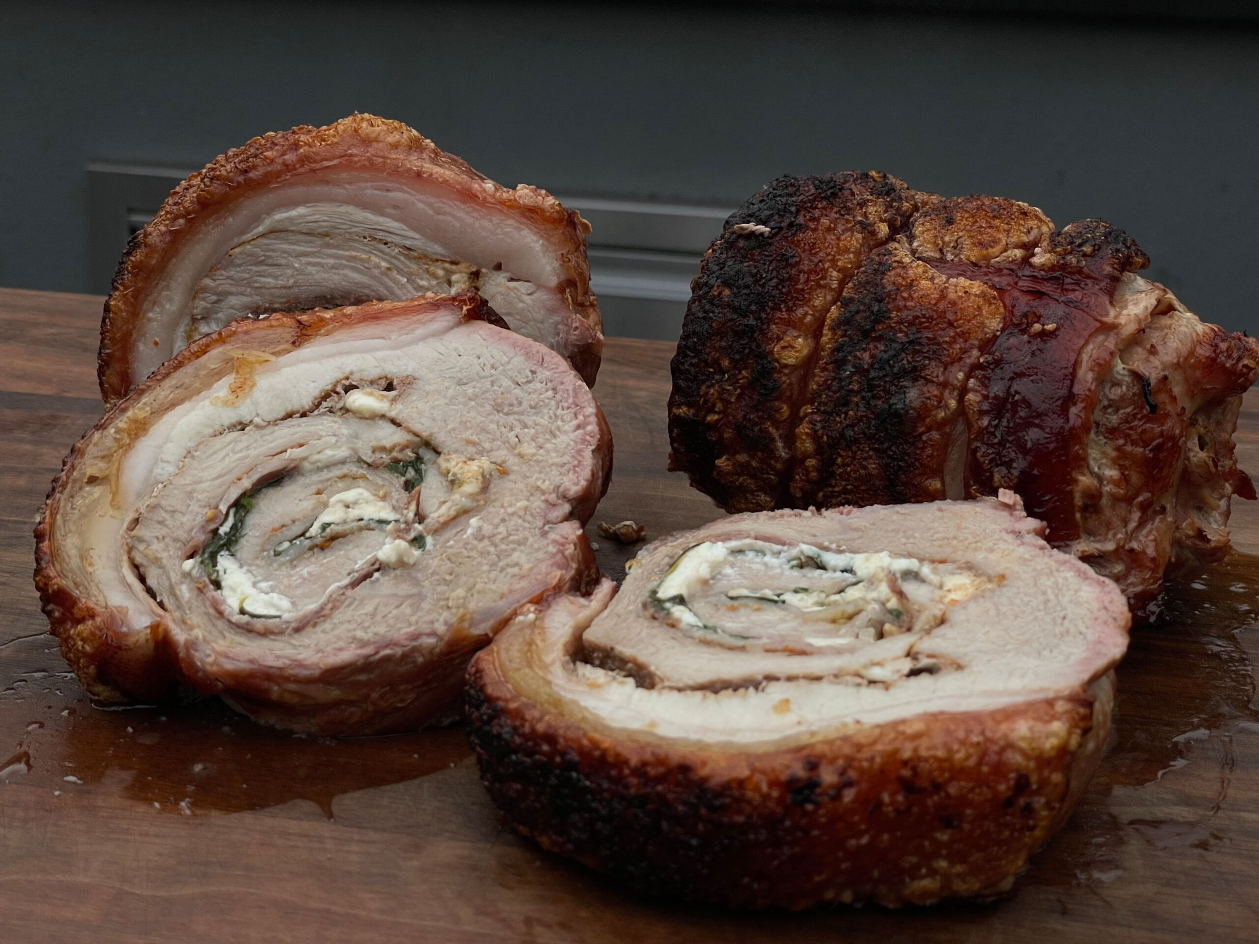 Spießkruste – der gefüllte Krustenbraten vom Drehspieß