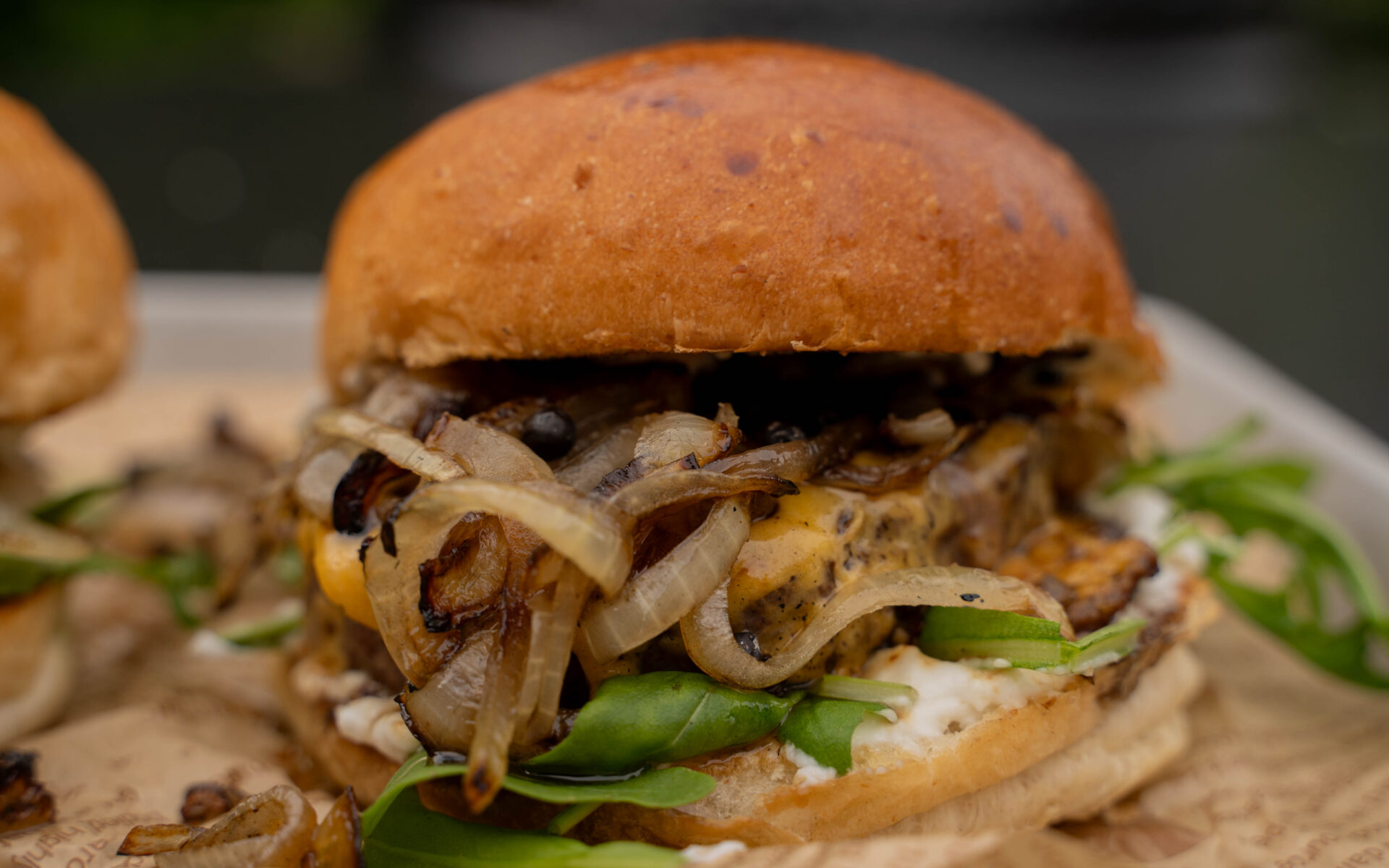 Steak-Feeling im Burger: So schmeckt der Demadura Burger