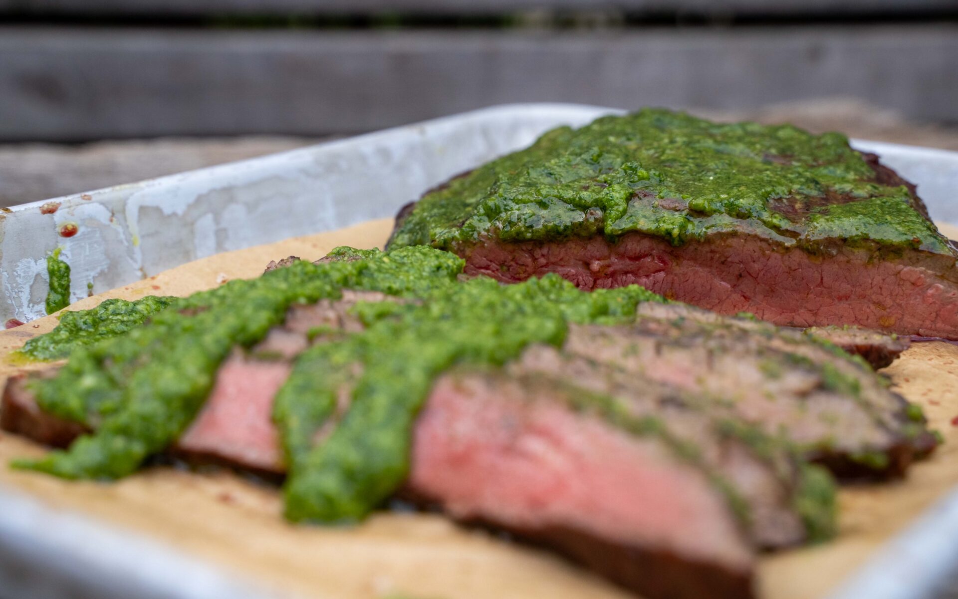 Flanksteak mit Bärlauchpesto vom Grill – DAS Frühlingsrezept mit maximalem Geschmack
