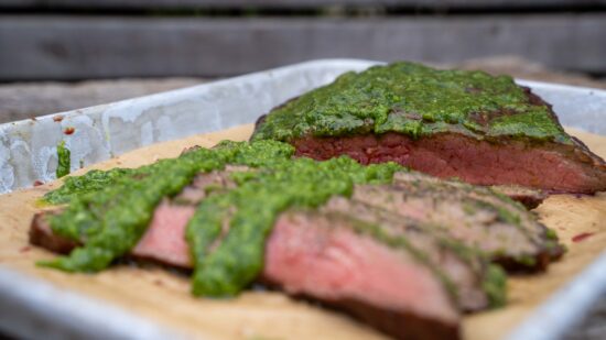 Flanksteak mit Bärlauchpesto vom Grill