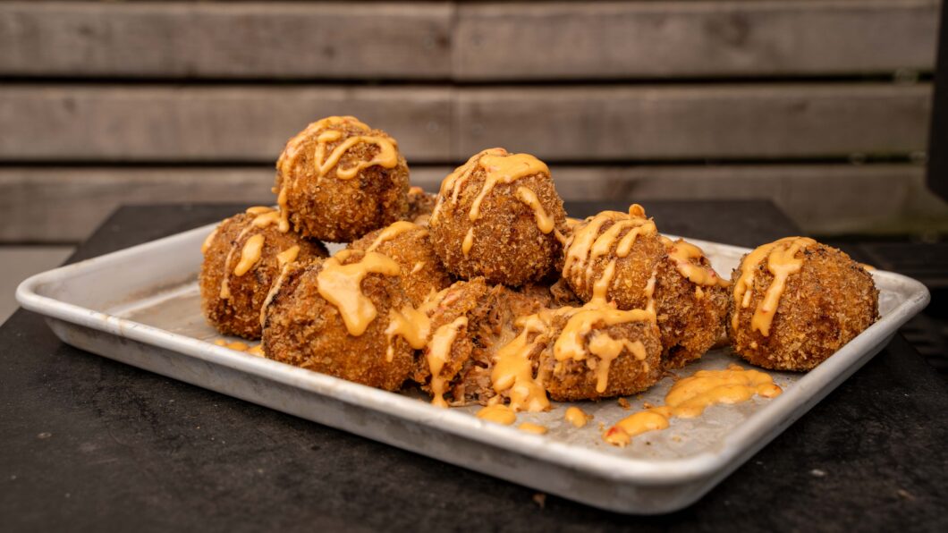 Pulled Turkey Bällchen mit geschmolzenem Gouda