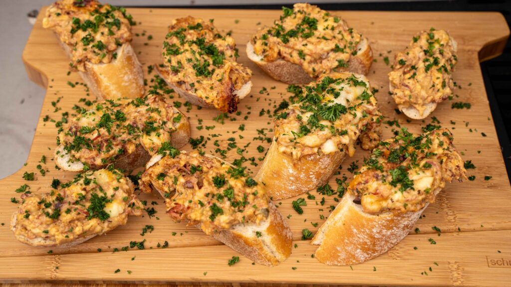 Cremiger Schweinebäckchen Dip vom Smoker