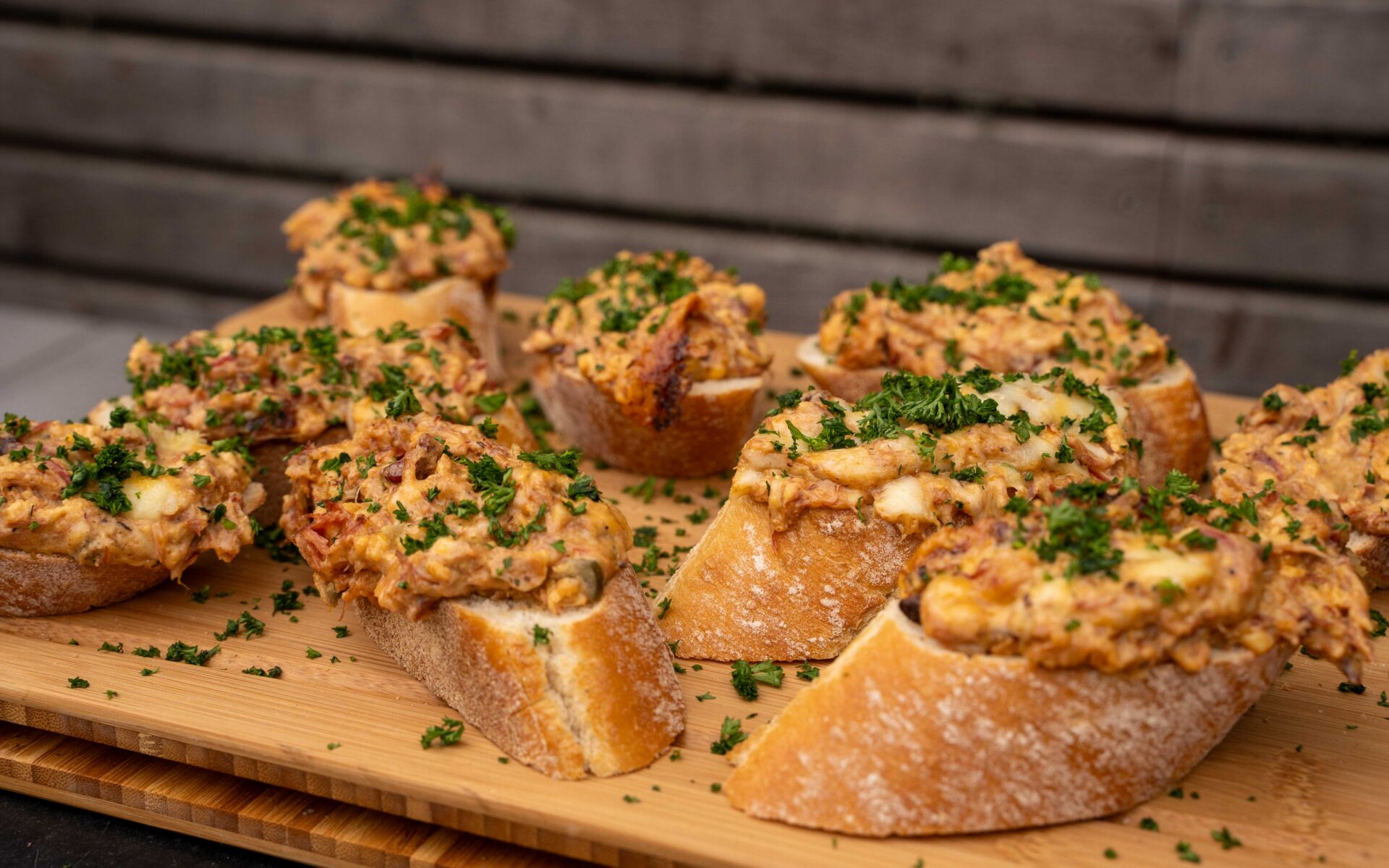 Smoky Schweinebäckchen Dip vom Smoker – cremig, rauchig und leicht scharf