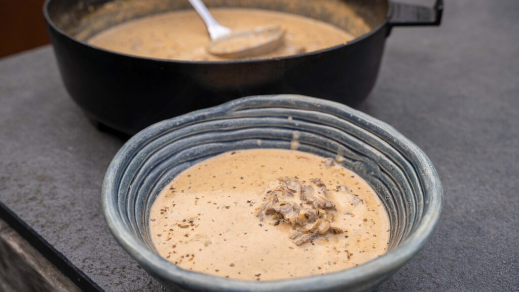 Gyros Creme Suppe mit Wagyu-Rouladen aus dem Dutch Oven