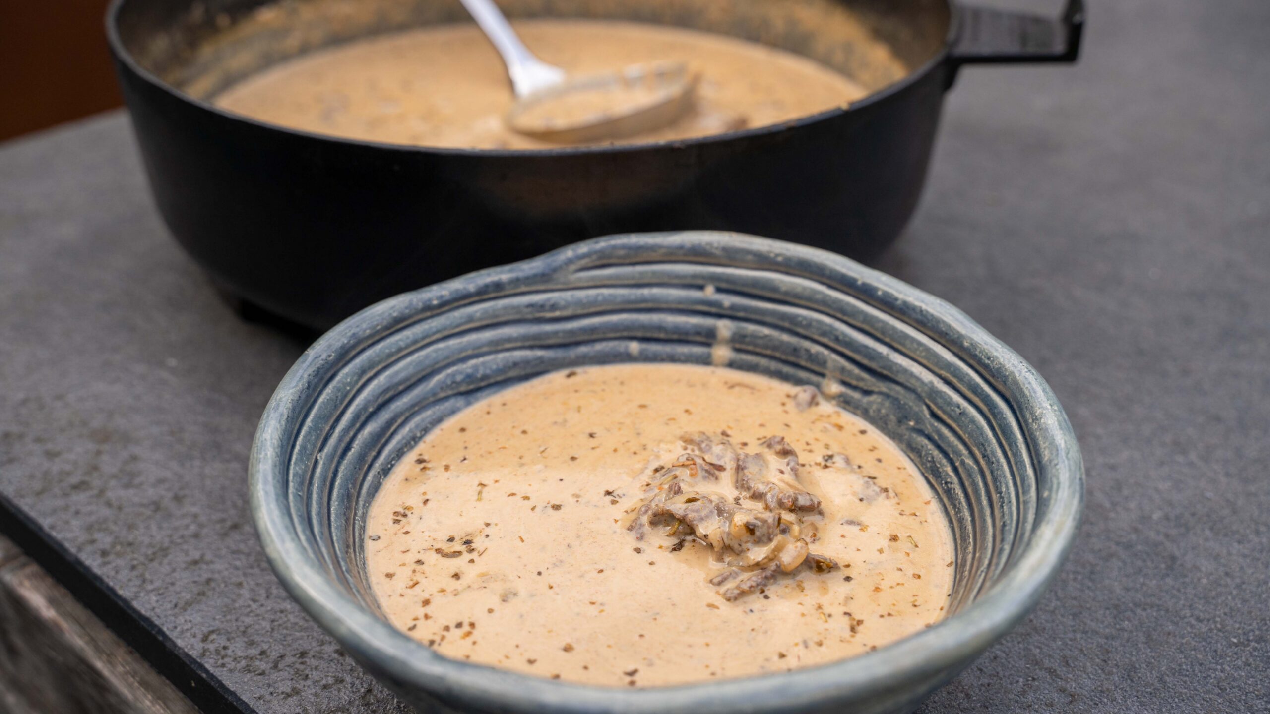 Gyros Creme Suppe aus dem Dutch Oven – cremig, würzig und voller Röstaromen